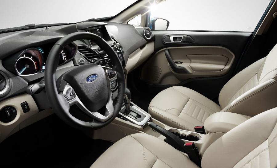  Ford Fiesta 5-Door 2014 года  (US) (фото 8 из 122)